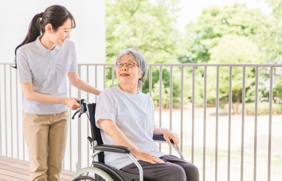 スタッフと利用者の写真